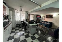 Casa en venta / 4 dormitorios / 2 baños