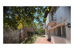 VENDE CASA EN AVDA. RICARDO LYON CON DOCTOR PEDRO LAUTARO FERRER