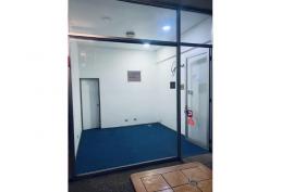 Local comercial a pasos del metro Manquehue