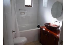 Se vende parcela con casa habitacion y local comercial en condominio