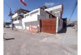 CASA ESQUINA BUENA UBICACION