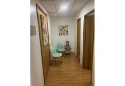 Av. Vitacura 2909, con estacionamiento