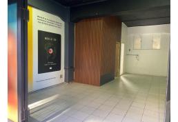 Céntrico Local calle Serrano, apropiado para distintos usos.