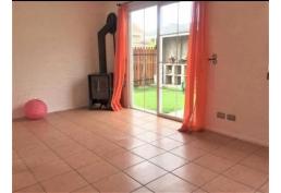 Vende casa en condominio Bosques de Curauma, excelente sector