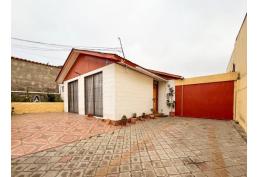 CASA EN VENTA  A PASOS DE AVENIDA JUAN CISTERNAS, LA SERENA.