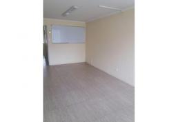 Metro Pedro de Valdivia oficina 4privados y 1 recepcion