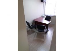 Metro Pedro de Valdivia oficina 4privados y 1 recepcion