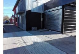 Frente Supermercado Tottus, sector céntrico, gran actividad.