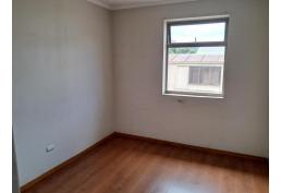 Amplia Oficina, 5privados, 2 baños, ubicada en calle Brasil