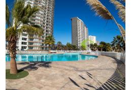 ¡Vive frente al mar en La Herradura! Departamento amoblado en primera línea. 4.800 UF