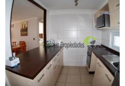 ¡Vive frente al mar en La Herradura! Departamento amoblado en primera línea. 4.800 UF