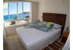 ¡Vive frente al mar en La Herradura! Departamento amoblado en primera línea. 4.800 UF