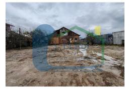 TERRENO PLANO CON CASA DE CONTRUCCION SOLIDA PARA REMODELAR