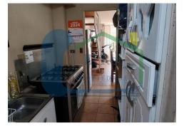 Casa de Dos Pisos con Amplio Patio