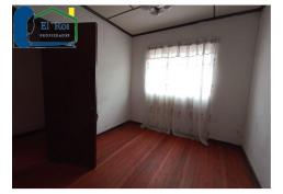 Amplia casa de dos pisos – Cerro San Juan De Dios