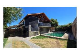 Se Arrienda Casa Con Piscina En Comuna De Isla De Maipo