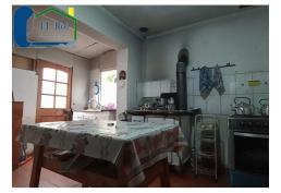 Amplia casa de dos pisos  – Las Rosas