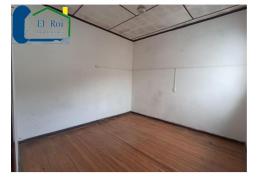 Amplia casa de dos pisos – Cerro San Juan De Dios