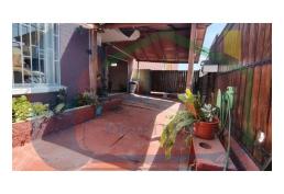 casa de dos pisos en sector residencial – Belloto 2.000