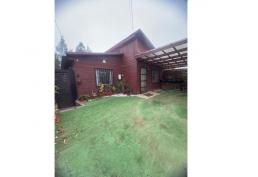 Casa funcional y lista para habitar en sector residencial consolidado de Pichilemu