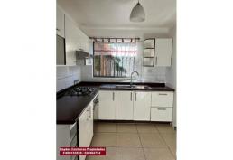 Se vende hermosa y amplia casa en Condominio Lomas de Nos