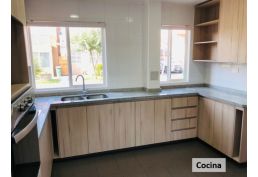 Casa De 3 Dormitorios, 3 Baños. Condominio Cerrado, Chicauma